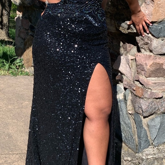 Prom/Evening Gown, Black with iridescent sequins. - Picture 2 of 6